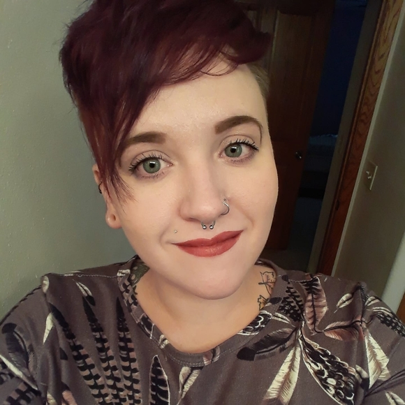 Meet your Posher, Alyssa - Picture 1 of 1